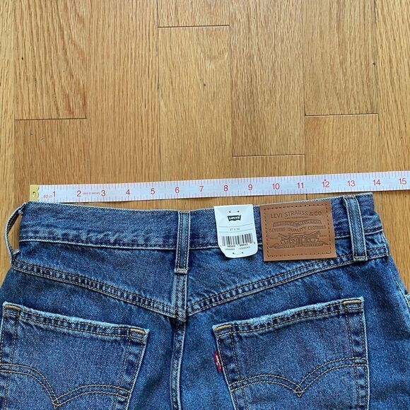 NWT Levi’s 80s Mom Jeans Size 27*30 - Picture 9 of 11